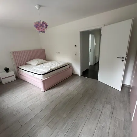 Haus Mit Parkplatz Am Schloss Horst E02 Tatil Evi Essen
