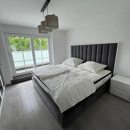 Haus Mit Parkplatz Am Schloss Horst E02 * Essen